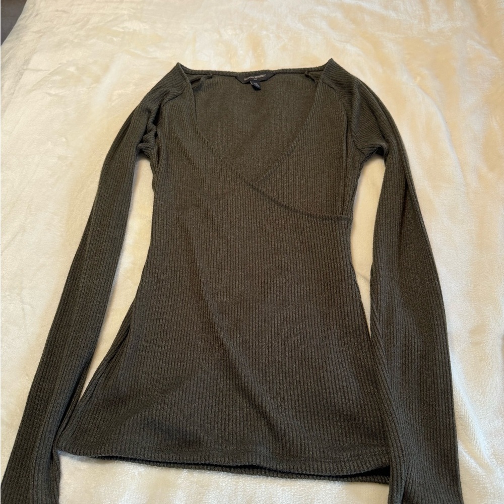 Banana Republic deep v cut sweater size XS